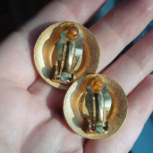 Chanel Vintage Interlocking Clip-On Earrings ๐ค๐คโจ - Picture 7 of 13